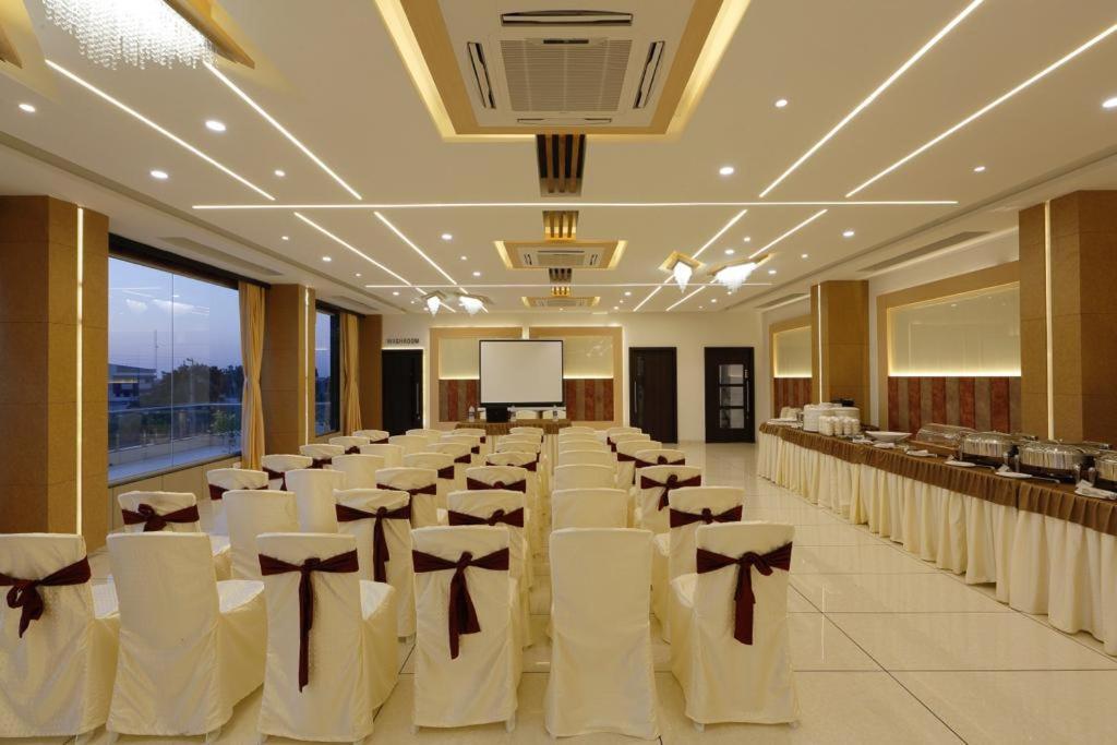 Hotel Decent Unjha 외부 사진