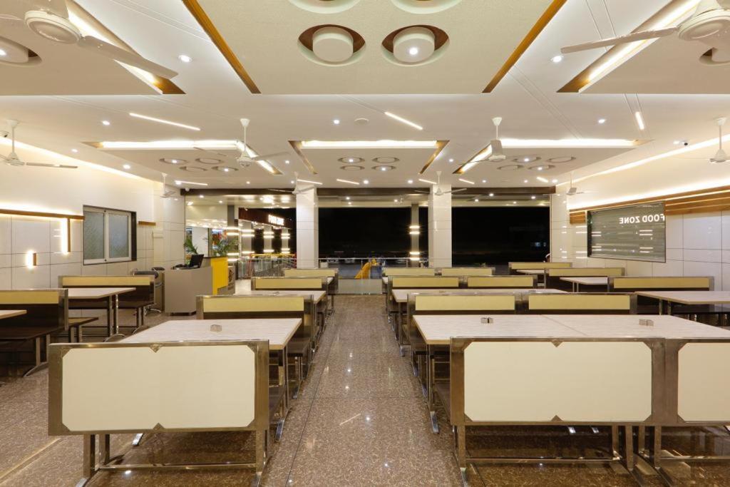 Hotel Decent Unjha 외부 사진