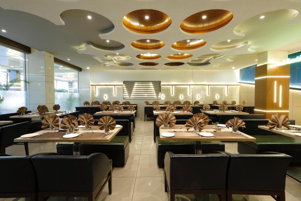 Hotel Decent Unjha 외부 사진