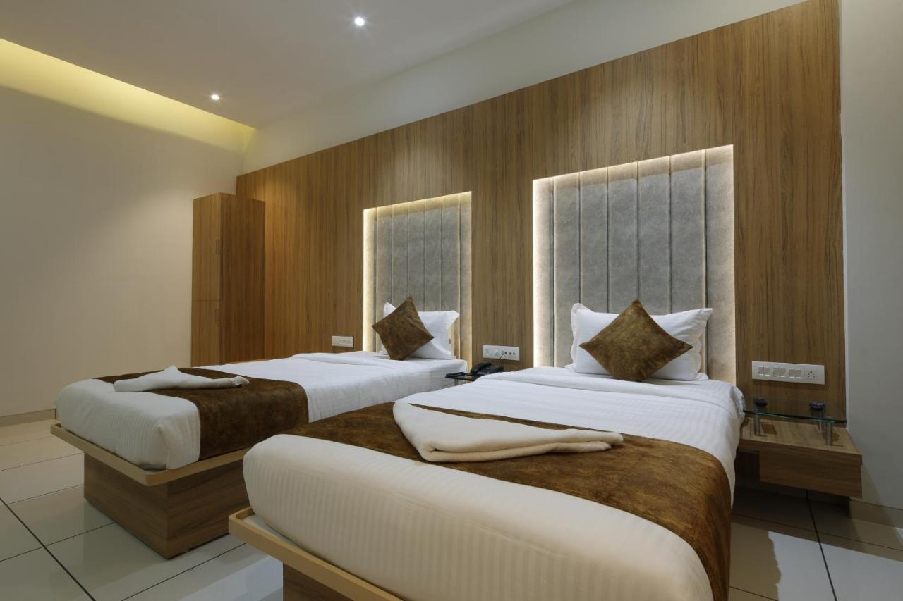 Hotel Decent Unjha 외부 사진
