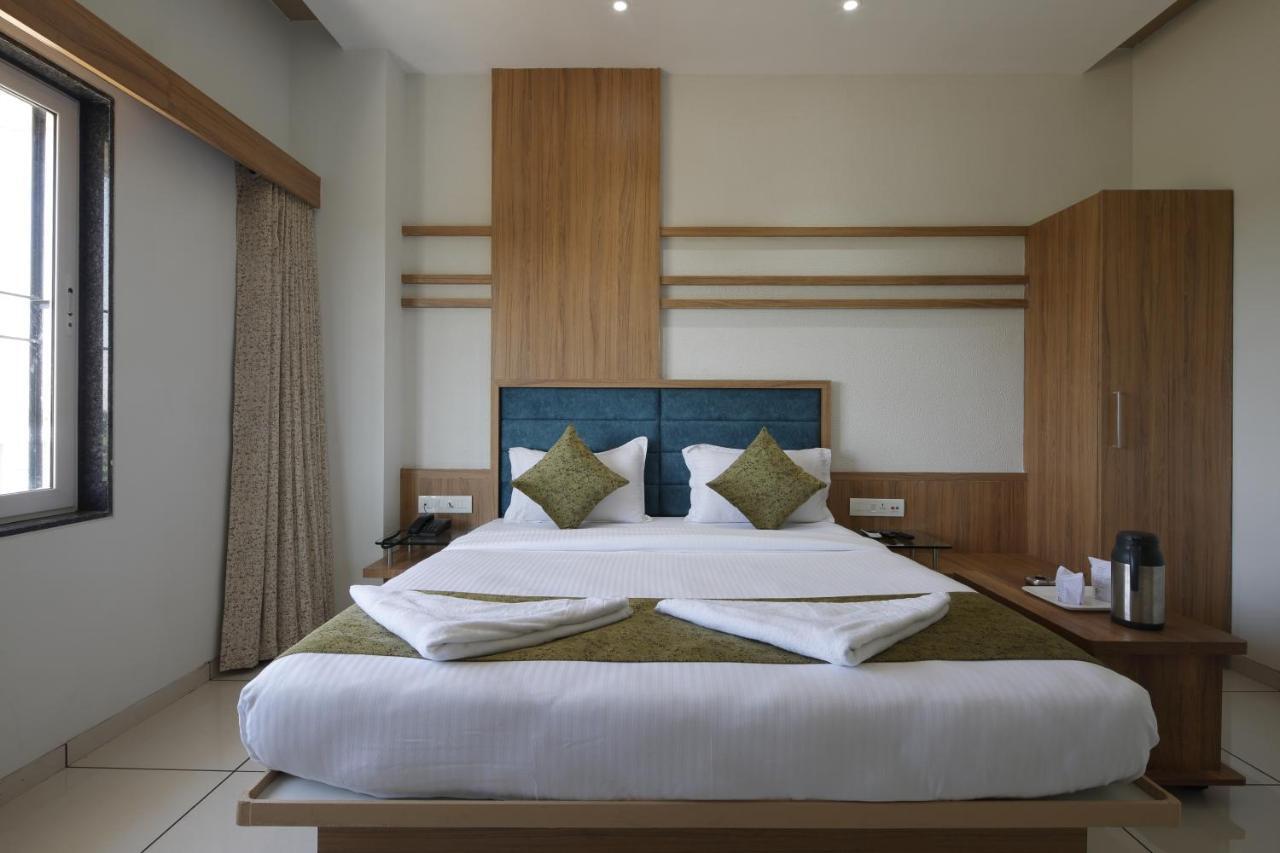 Hotel Decent Unjha 외부 사진