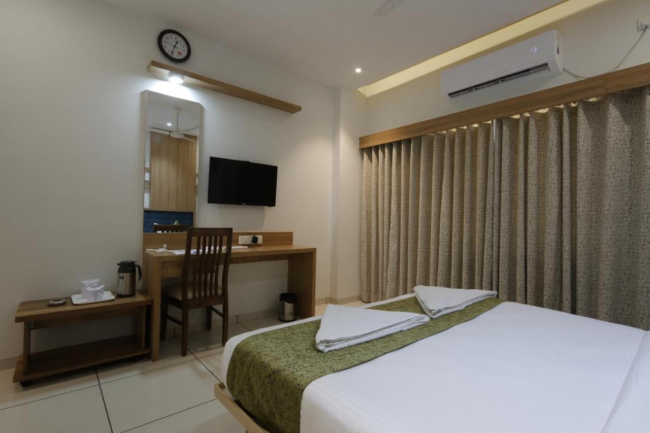 Hotel Decent Unjha 외부 사진