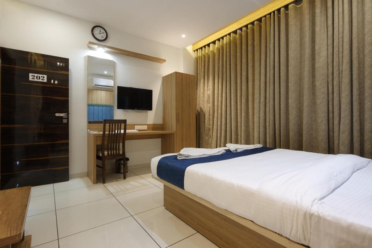 Hotel Decent Unjha 외부 사진