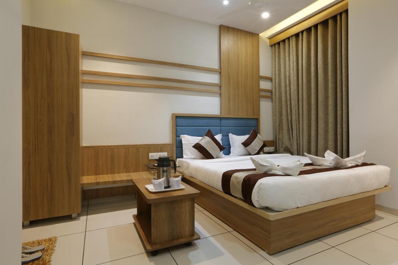 Hotel Decent Unjha 외부 사진