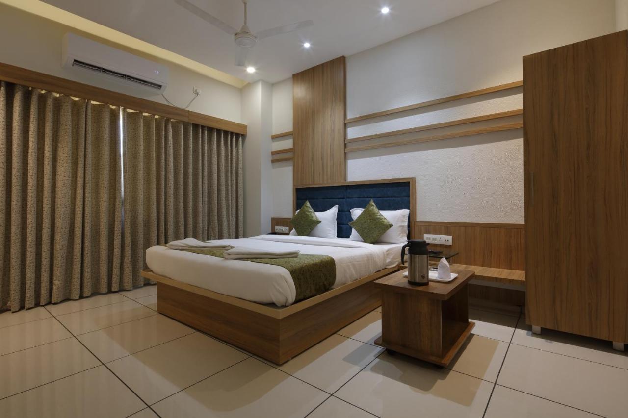 Hotel Decent Unjha 외부 사진
