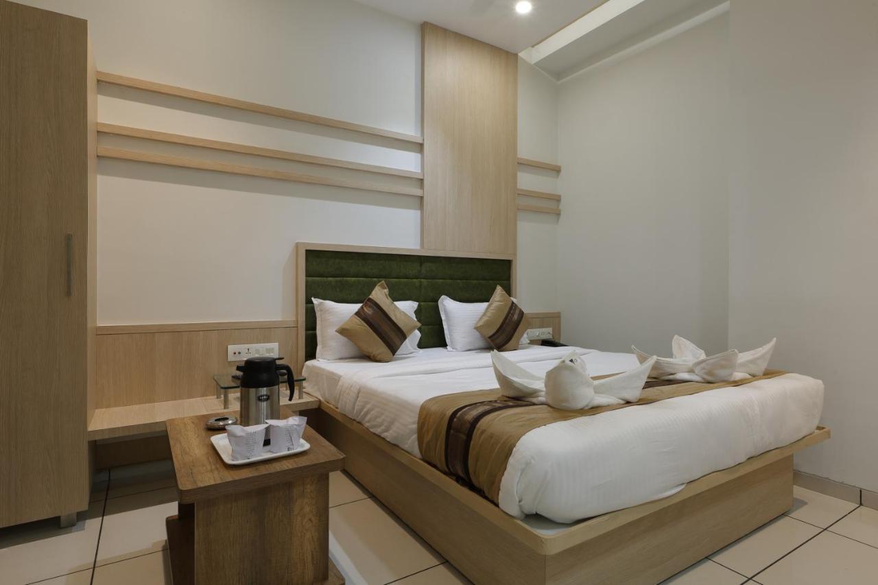 Hotel Decent Unjha 외부 사진
