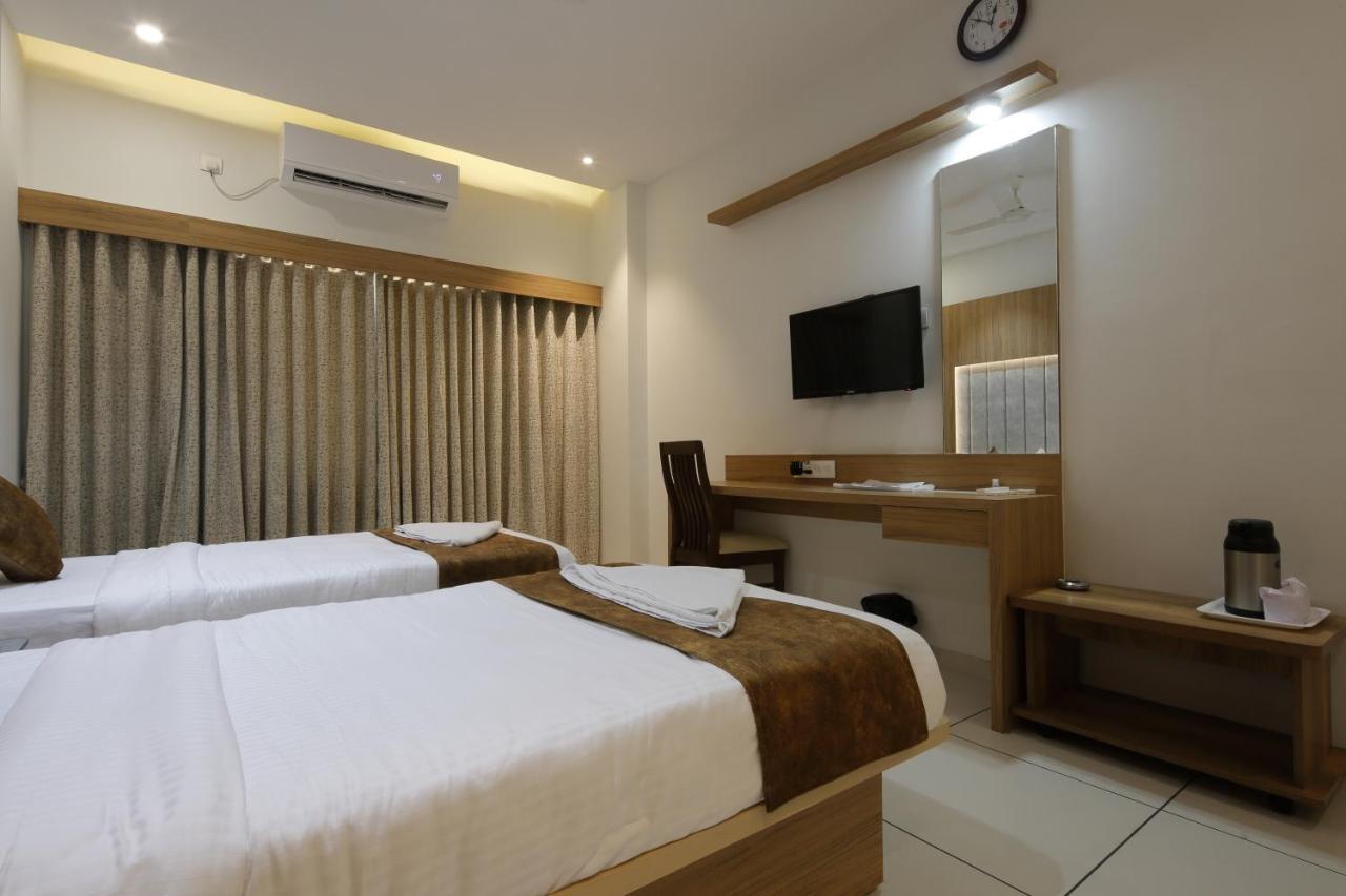 Hotel Decent Unjha 외부 사진