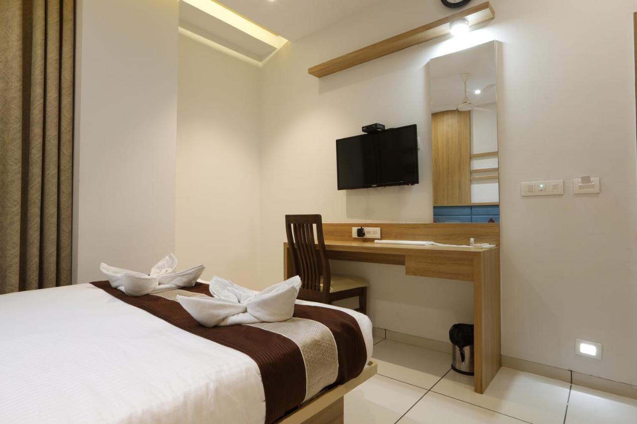 Hotel Decent Unjha 외부 사진