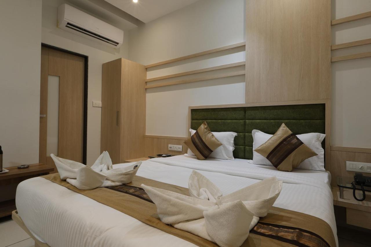 Hotel Decent Unjha 외부 사진