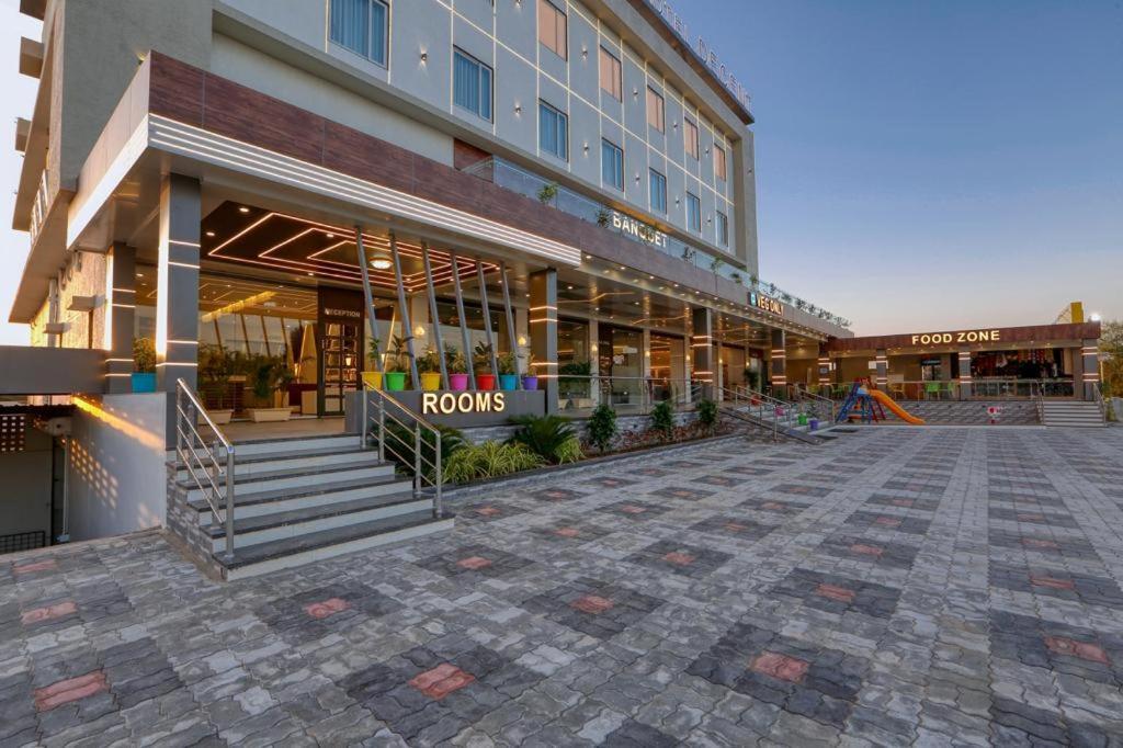 Hotel Decent Unjha 외부 사진